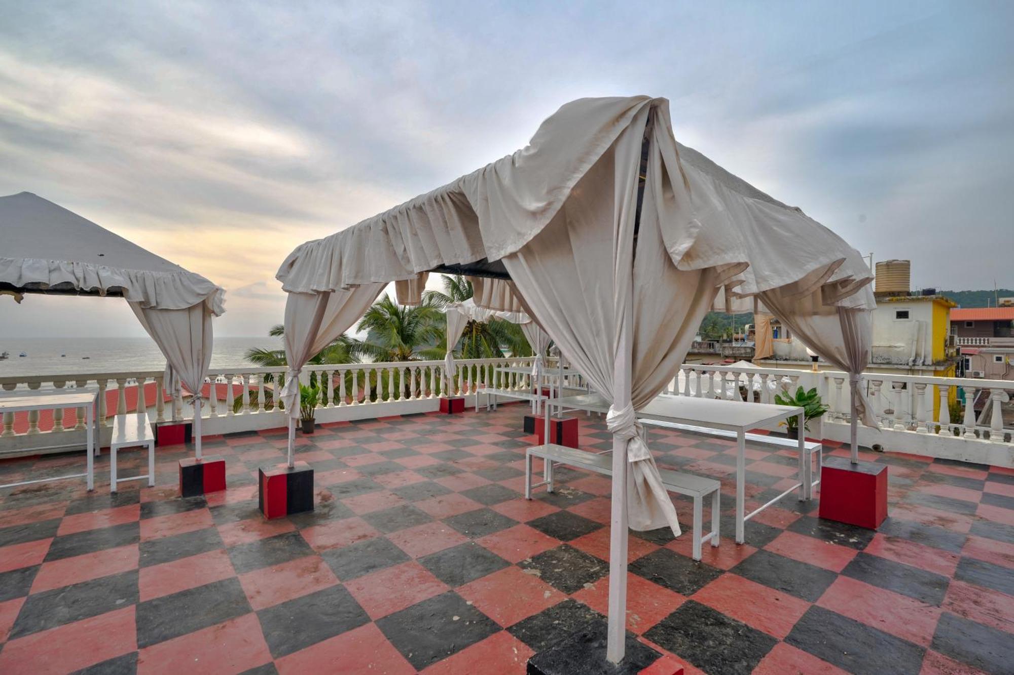 Hotel Salty Waves Baga Exteriér fotografie
