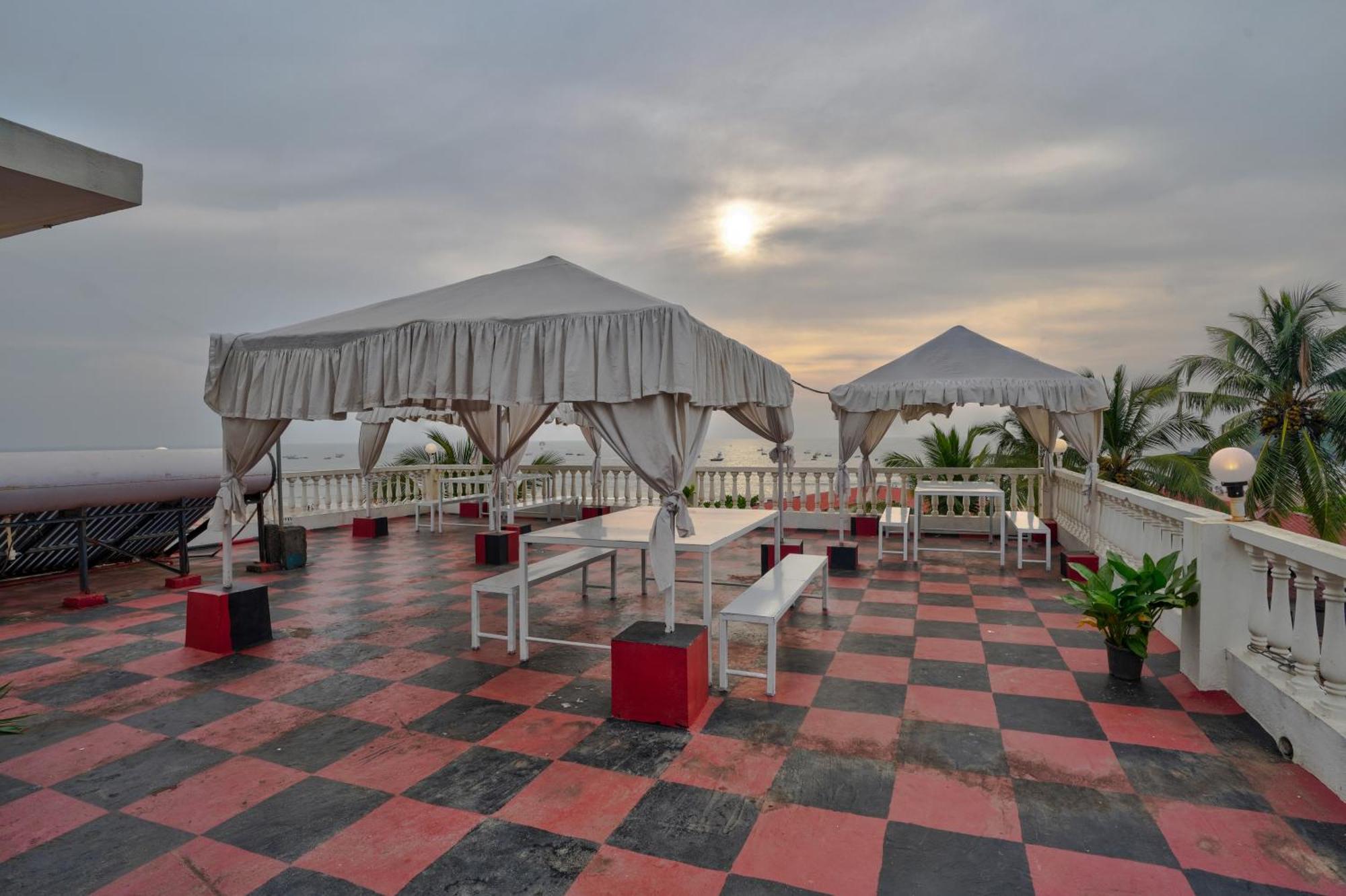 Hotel Salty Waves Baga Exteriér fotografie