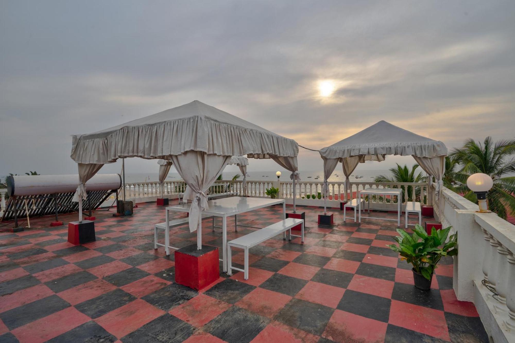 Hotel Salty Waves Baga Exteriér fotografie